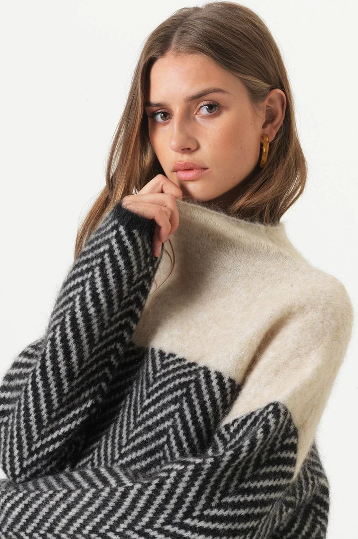 Ella | Premium turtleneck made from fine knitwear